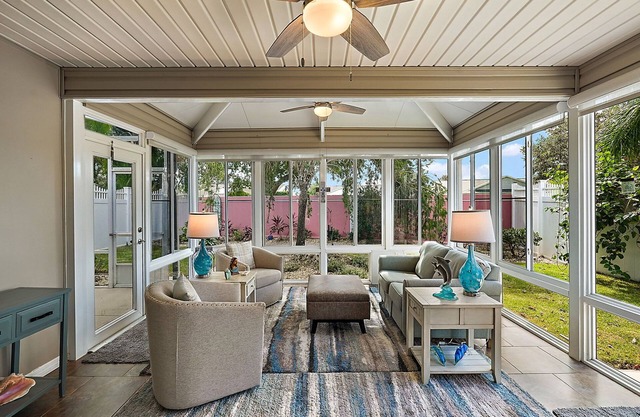 Beautiful Pet-Friendly Villa in the Ideal Location with 4-Seater Golf Cart