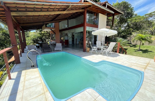 Beautiful place surrounded by the Atlantic Forest 12 min away from the beach.
