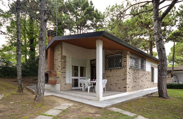 Beautiful private villa for 8 guests with A/C, TV, terrace, pets allowed and parking