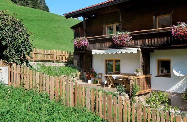 Beautiful private villa for 10 people with WIFI, TV, terrace and parking