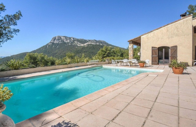 Beautiful private villa for 6 people with private pool, TV and terrace