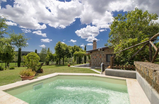 Beautiful private villa with A/C, private pool, WIFI, TV, terrace, pets allowed and panoramic view