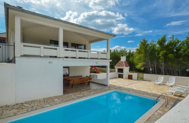 Beautiful private villa for 10 people with private pool, WIFI, A/C, TV and terrace