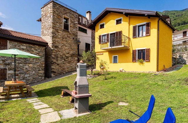 Beautiful private villa for 4 guests with hot tub, WIFI, TV, patio and pets allowed