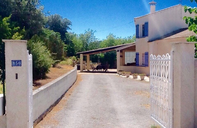 Beautiful Provençal house with great swimming-pool