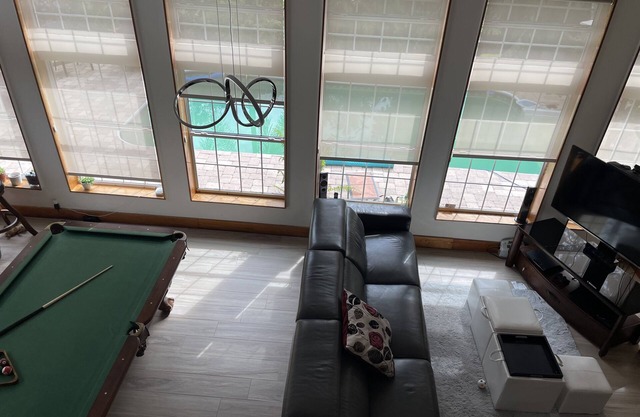 Beautiful S Tampa Home W/Heated Pool & Jacuzzi, Wi-Fi, Cable, DVD, pingpong,