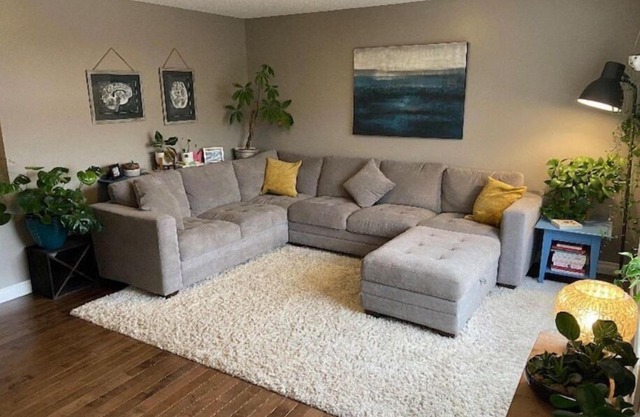 Beautiful SE home with Hot Tub