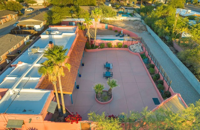 Beautiful, snowbird-friendly getaway with private pool, WiFi & gas grill