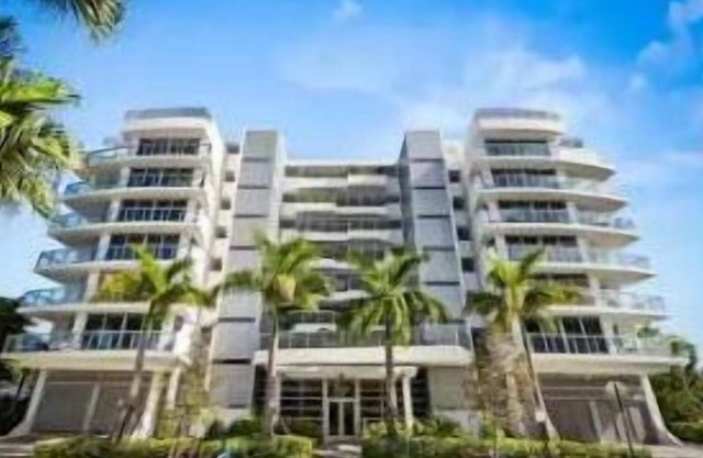 Beautiful, spacious modern condo