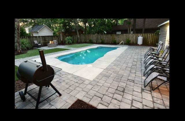 Beautiful & Spacious 4BR/2BA Duplex/House-POOL & FIRE PIT-Sleeps10