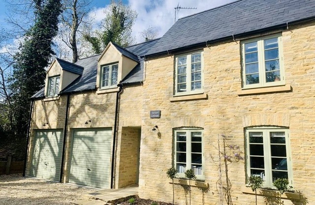 Beautiful, Spacious Cotswold Stone Home Away From Home