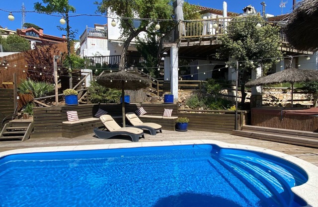 Beautiful studio/apartment with air conditioning and use of pool.