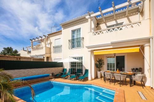 Beautiful townhouse in downtown Ferragudo