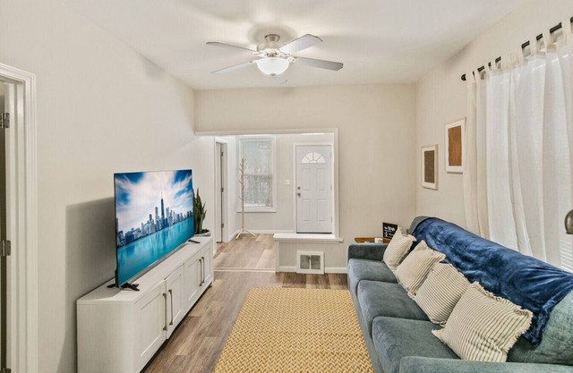 Beautiful Updated Home near Great Lakes Naval Base