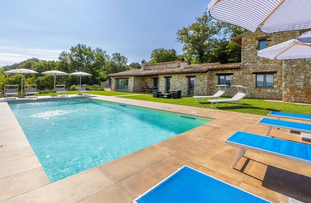 Beautiful villa with pool in the heart of Umbria, just 9 km from Todi, an oasis of peace and comfort