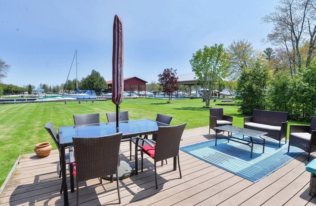 BEAUTIFUL WATER FRONT AND BOATER LOVER