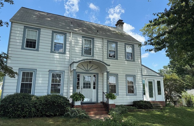 Beautifully renovated home, steps from the Havre de Grace Lighthouse