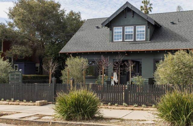 Beautifully Renovated Downtown Home w/5 Bedrooms - Great for Families & Groups