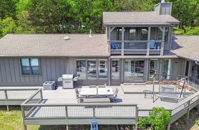 Beaver Lake Oasis | Backyard Lake Access | 6 beds