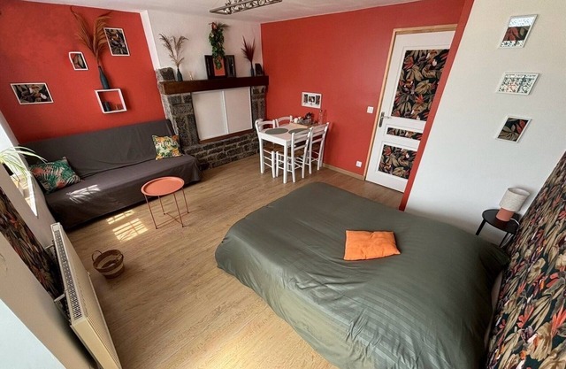 Bed and breakfast in Cotentin near shops, beaches and greenway.