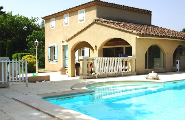 BED AND BREAKFAST 10 MINUTES FROM AVIGNON