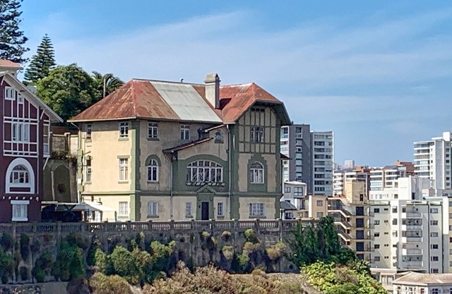 Bed and Breakfast in a Old family house from 1918