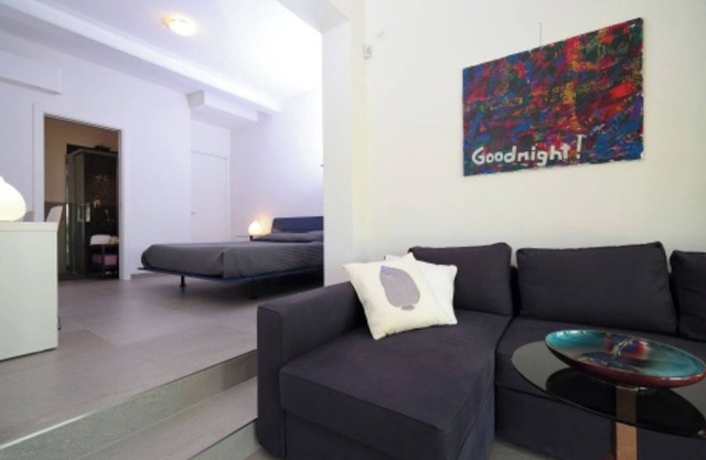 Bed and Breakfast Loggia degli Artisti 'Deluxe Room One' with shared pool and air conditioning