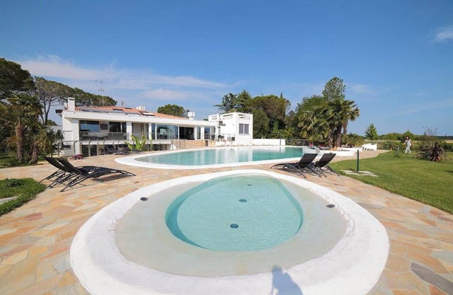 Bed and Breakfast Loggia degli Artisti 'Quadruple Deluxe Room' with pool and air conditioning