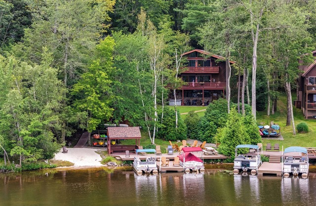 Beech Mt Lakefront Gem! Hot Tub, Kayaks, Billiards