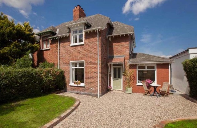 Beersbridge Cottage near Titanic Centre & Airport