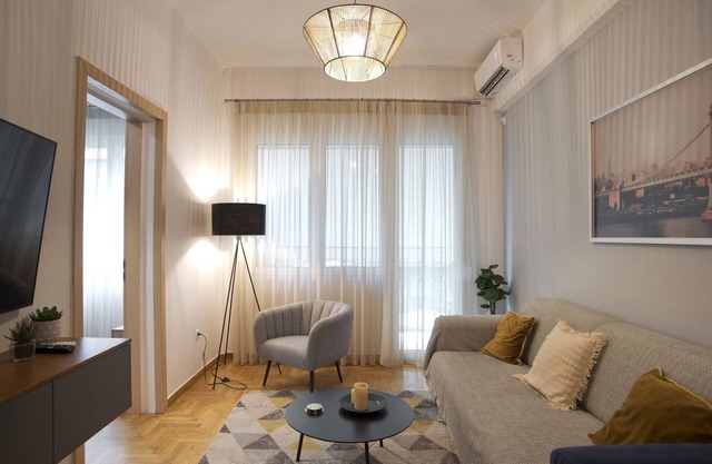 Bellissimo Ctr Stylish Reno 2BR Apt near Acropolis