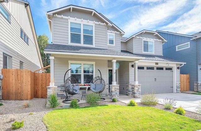 Bend Adventure Base 2 Kings Spa Game Lounge