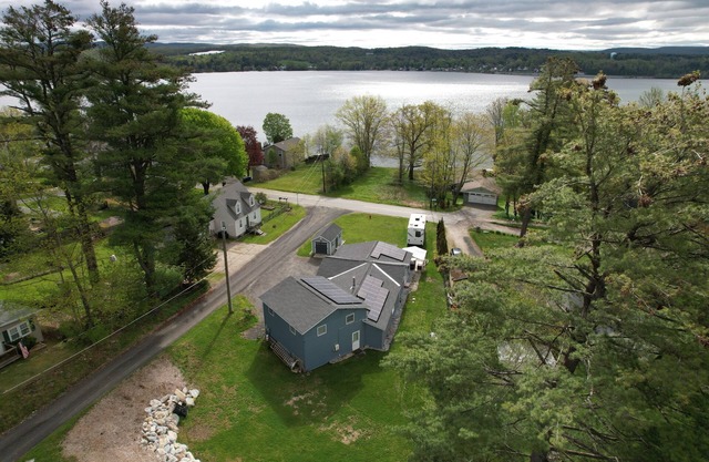 Berkshires Lake View, Hot Tub, Large Open Great Room, Lrg Kitchen