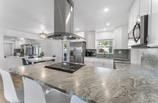 Bermuda Beauty Home - close to Beach & Downtown!