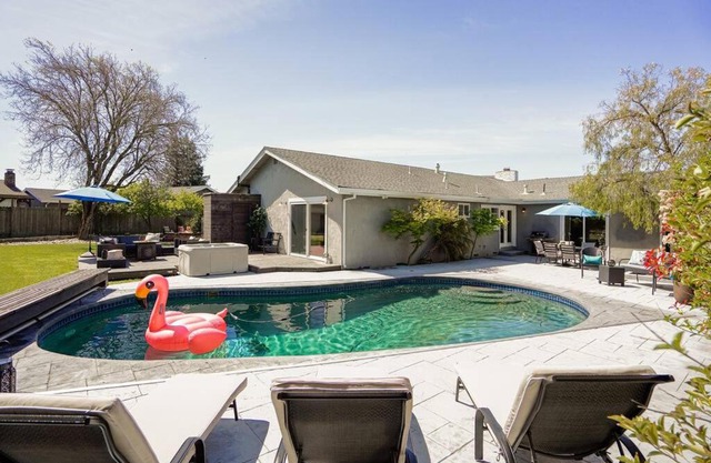 Bespoke Family Resort w/ Pool+Spa+Outdoor Shower