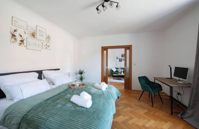 BeSSa Homes Haag 6 Persons 2 bedrooms 3 king-beds + balcony