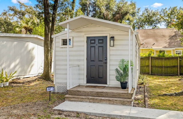 Best Location, Cute 1br Guesthouse Near Downtown, Riverwalk, and Armature Works