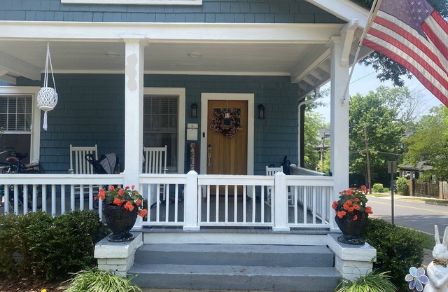 BEST LOCATION IN CHARLOTTE! 3 Bed/2 Bath Dilworth House (Pet Friendly w/Fence)