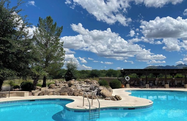 Best Nest for Walking, Swimming & Birding. Pet friendly, no pet fee!