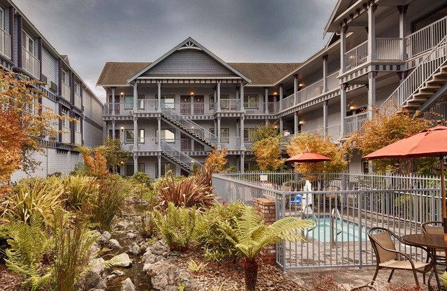 Best Western Plus Bayshore Inn