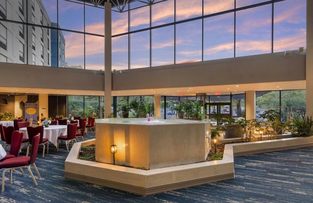 Best Western Royal Plaza Hotel & Trade Center