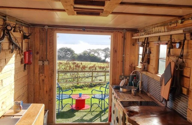 Betty Bedford Horsebox Glamping
