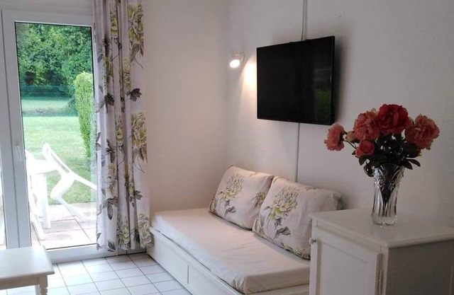 Between Lands and Seas