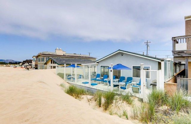 Between the Dunes Breezy Beachfront Oceano Home!