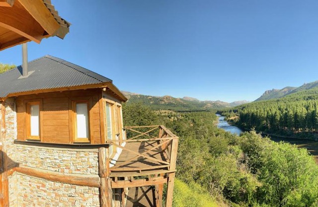 BH-Meliquina, Colgantes al Río