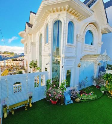 Biệt Thự cao cấp Lâu Đài Nhỏ Đà Lạt - Little Castle Da Lat Villa