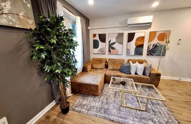 Bi-Level 3 BR plus Finished Basement | Sleeps 12