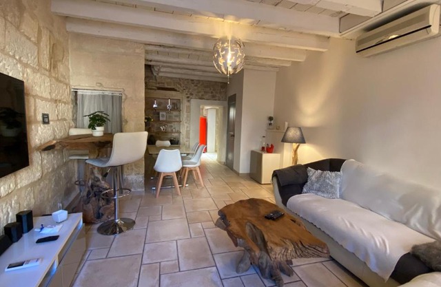 Bienvenue au 6 - Calme et charme de la pierre.