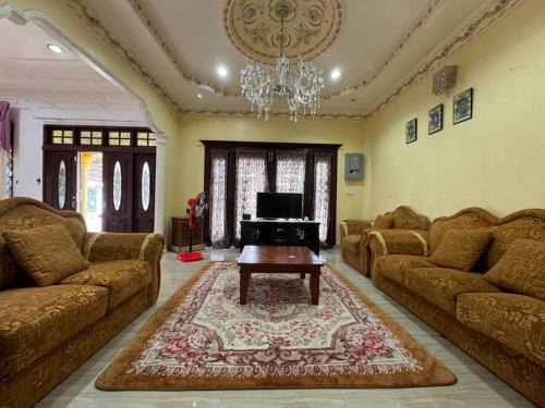 Big and cheap Homestay