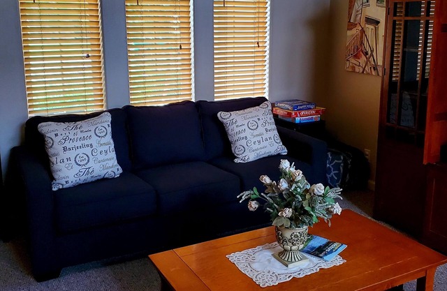 Big Beautiful Home: 4 Bedrooms/9 Beds/1 to18 Guests